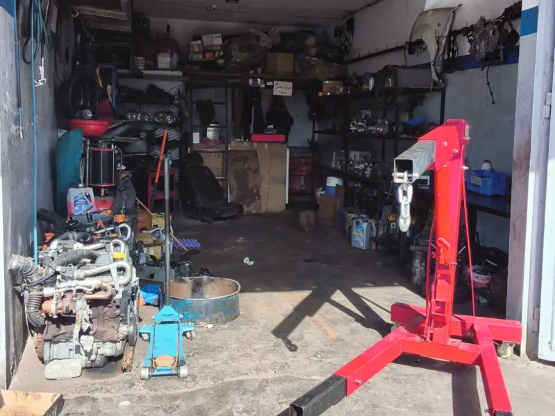 GARAGE DE IBRAHIME NACI, 1 / 2